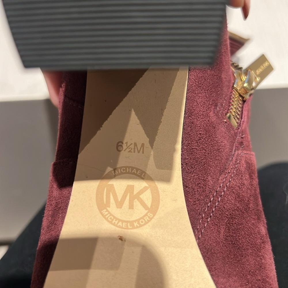 Michael Kors Merlot boots size 6.5 w/gold chain accent and chunky heel. - Picture 5 of 5